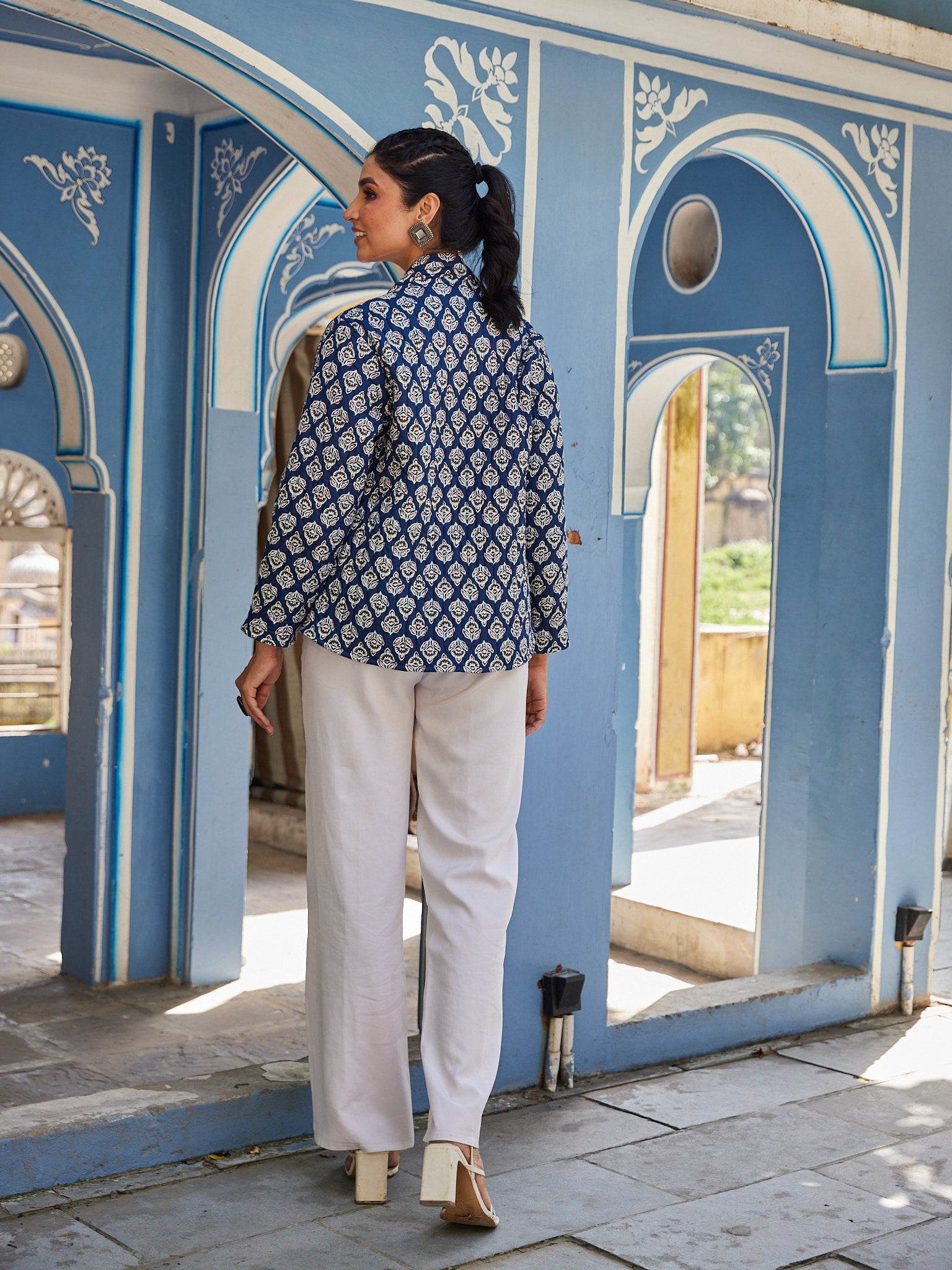 Cotton Women's Quilted Blue-White Floral Fullsleeves Jacket