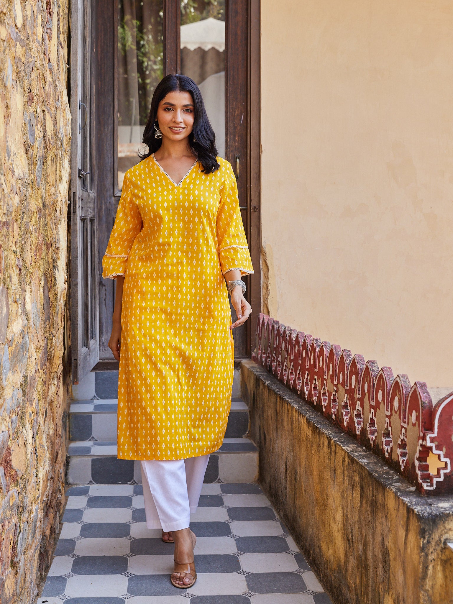 Cotton Women's Yellow-White Geometric Long Kurti