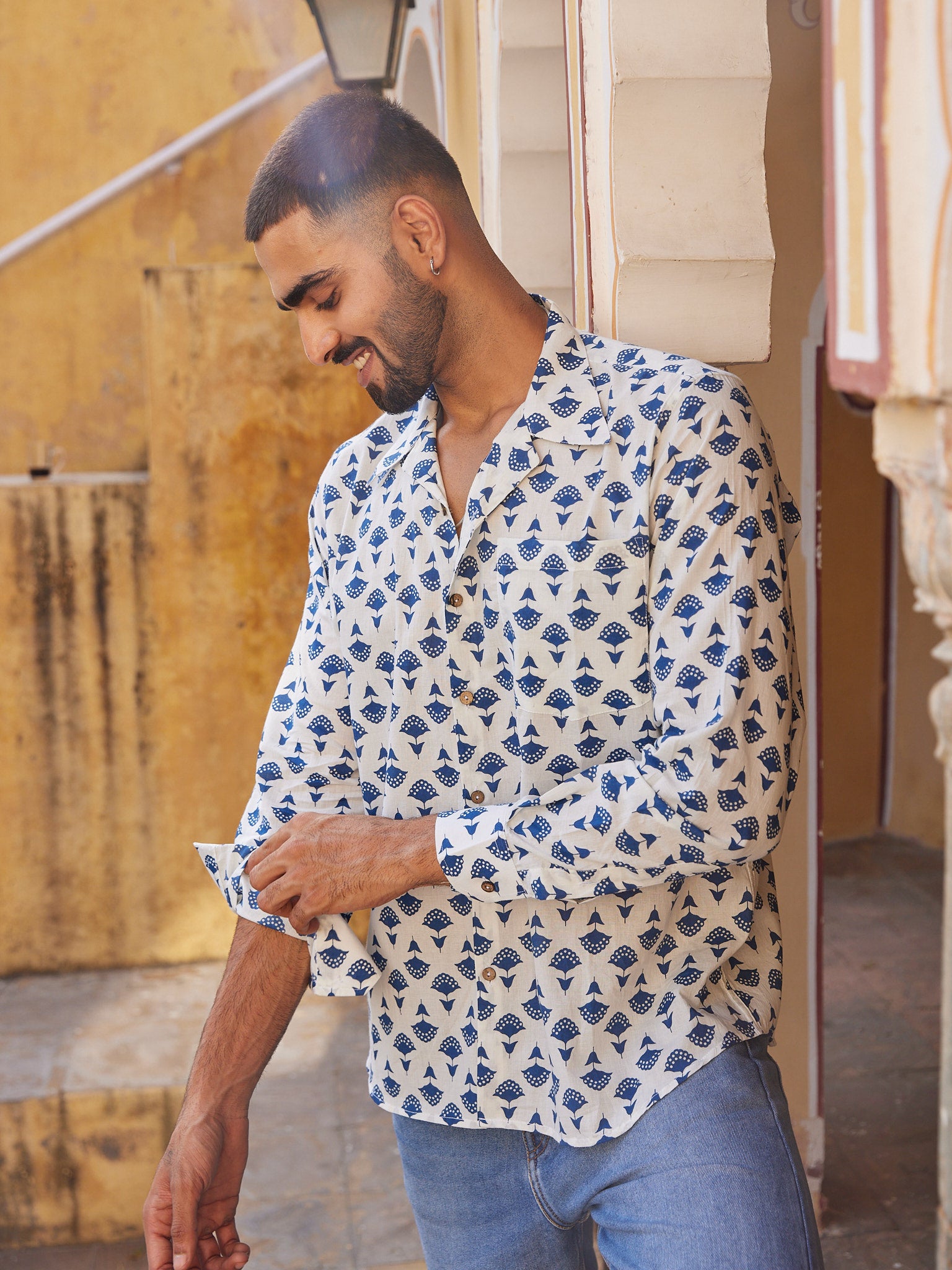 Cotton Men's Fullsleeves Blue Floral Print Shirt