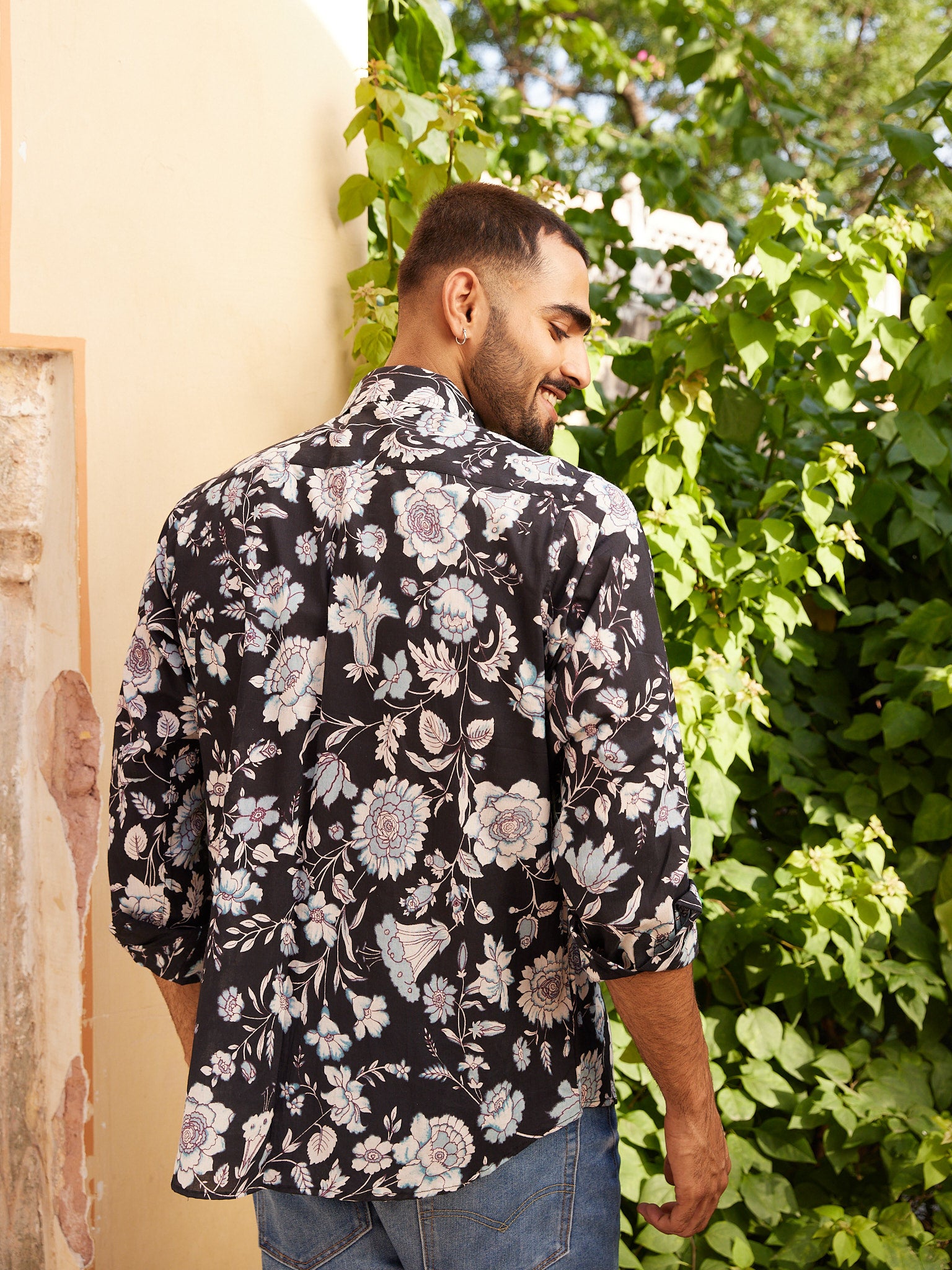 Cotton Black-White Floral Men's Full Sleeves Shirt