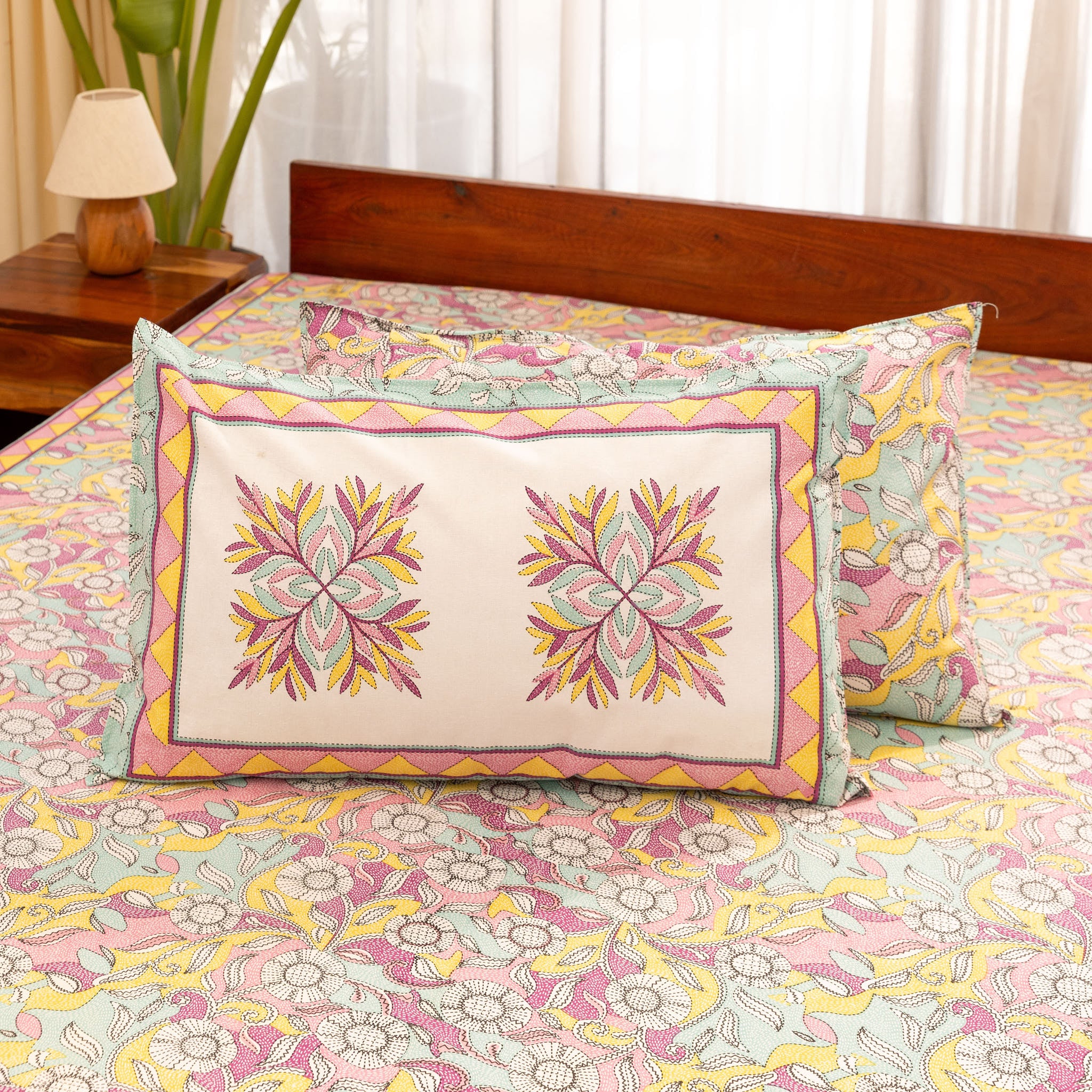 Cotton Pink Pearls Floral Queen Size Bedsheet