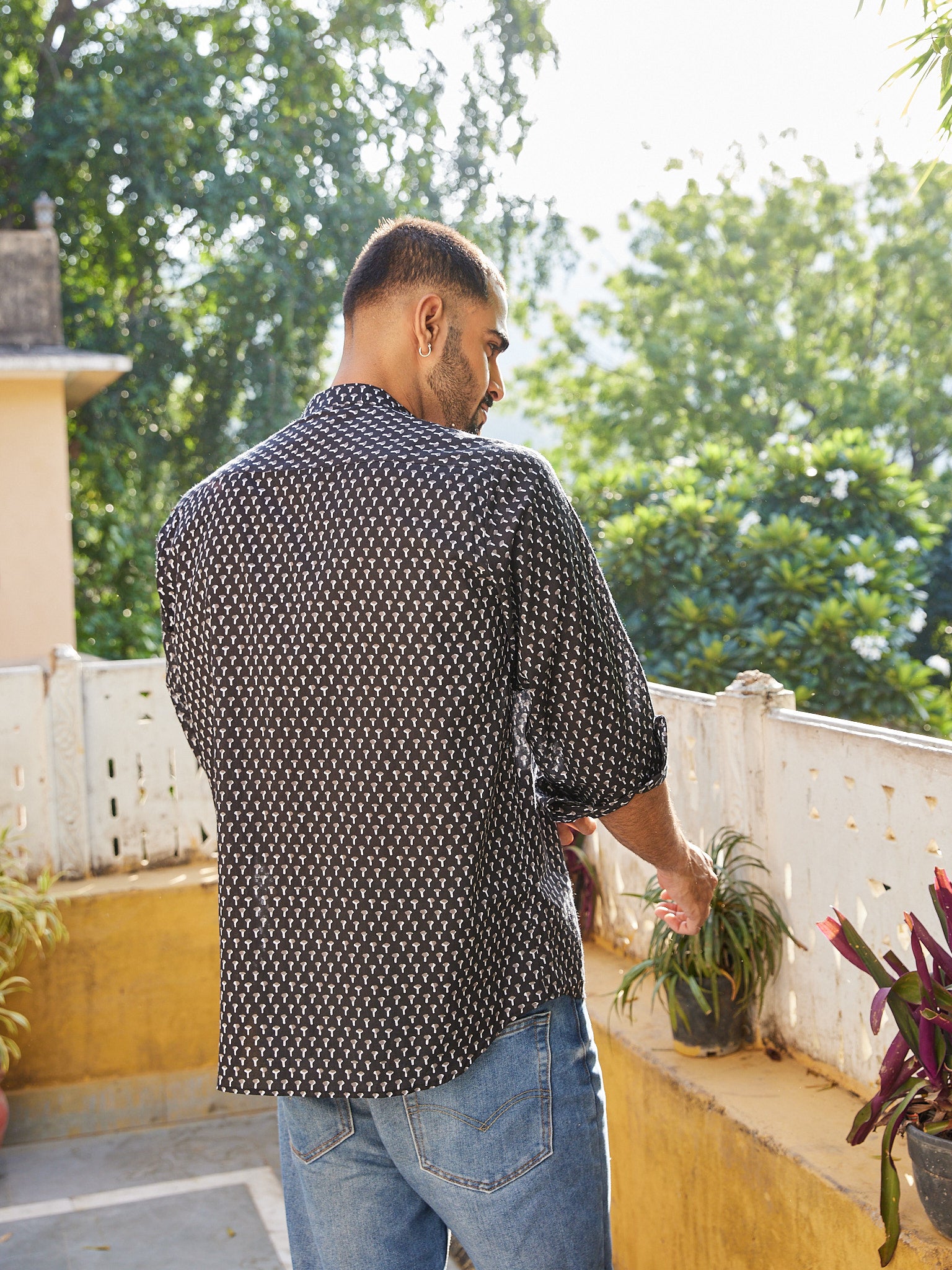 Cotton Men's Black White Fullsleeves Shirt